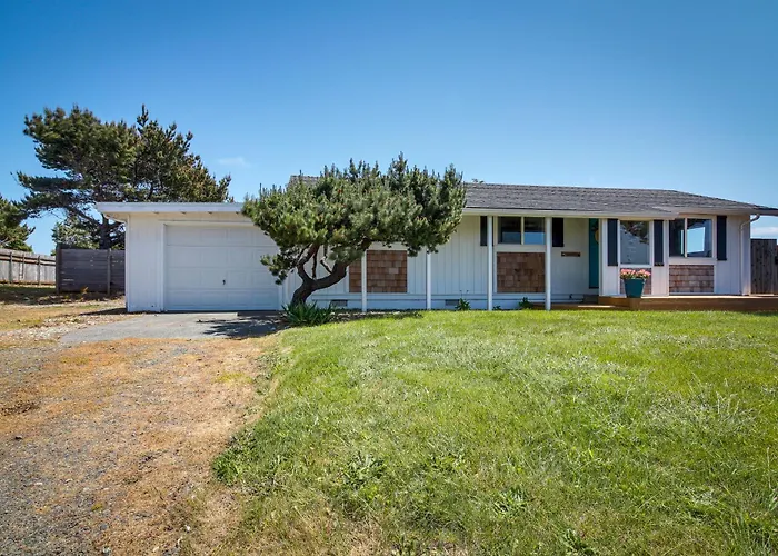 Central Bandon Retreat W/ Deck < 1 Mi To Beach!