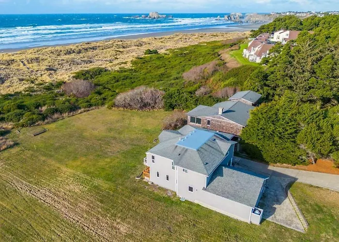 Luxe Oceanfront Home With Decks Grill Fireplace Gourmet Kitchen & Fast Wifi
