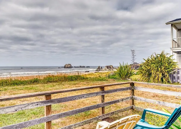 Dog-Friendly Oceanfront Home On A Bluff With Spectacular Views