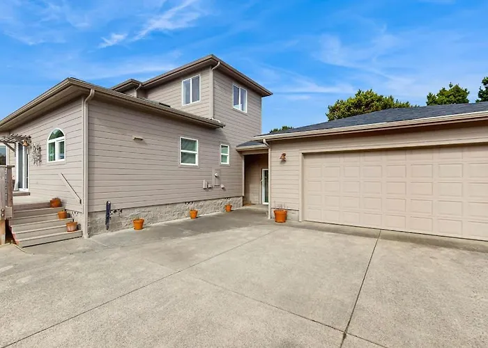 Charming Home With Wifi Deck & Grill - 1 Block To The Beach