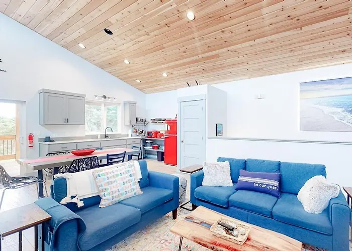 Beachy Dog-Friendly Home Near The Coast With Free Wifi & A Kitchenette